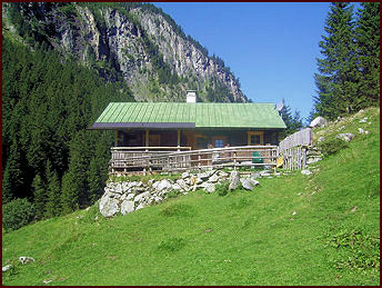Zollhtte Zillergrund - Holiday cabin in summer