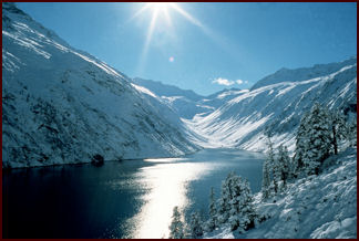 Zollhtte Zillergrund - See im Winter